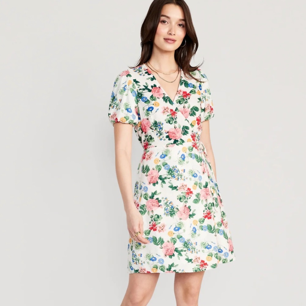 NWT Floral Mini Wrap Dress- Sold Out Online 🌺